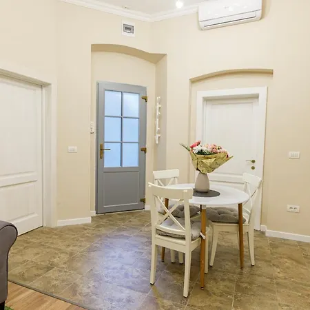 Beautiful In Heart Of Historical Center