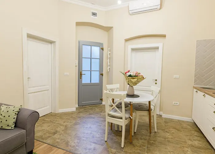 Beautiful In Heart Of Historical Center